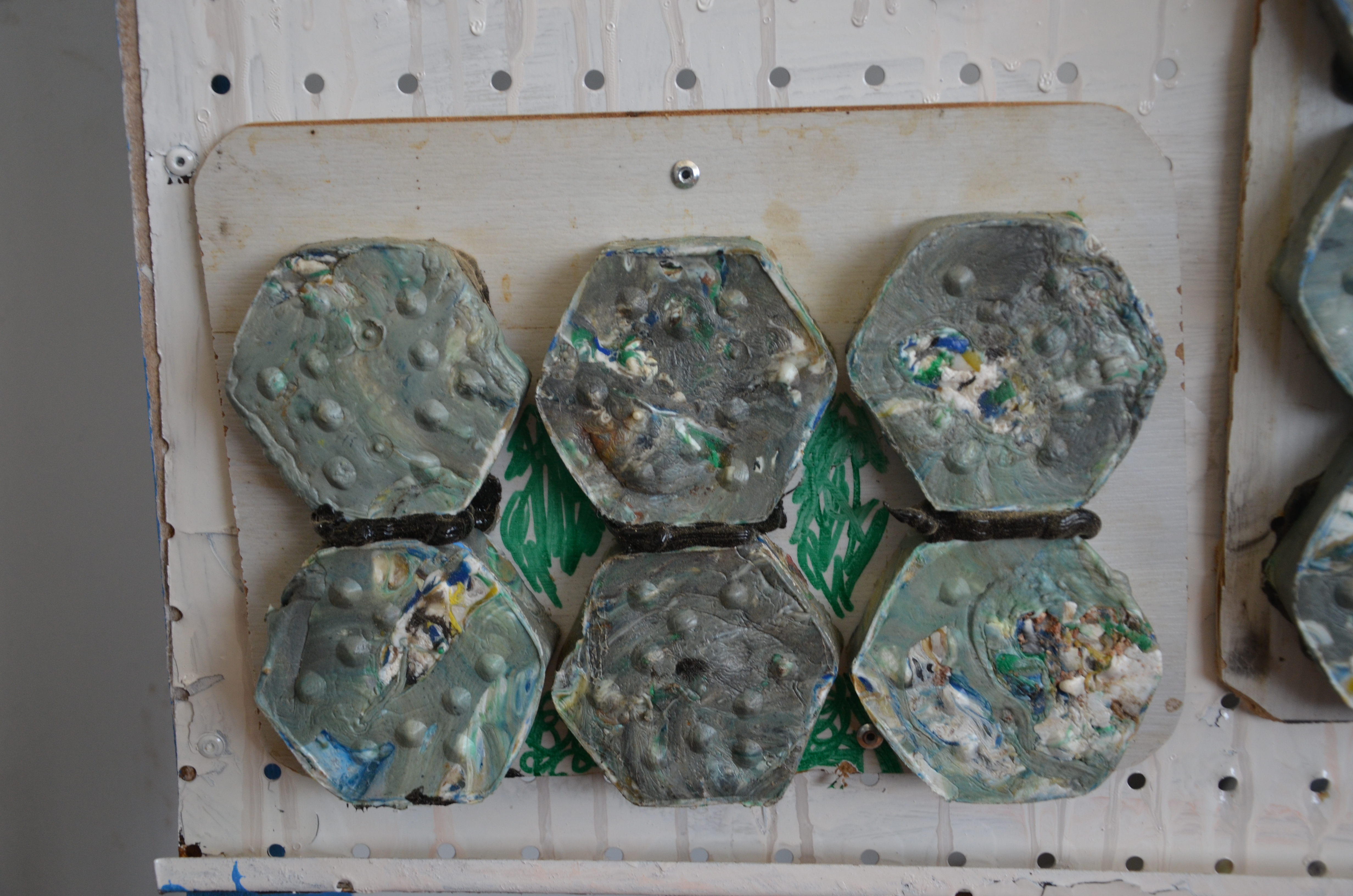 New way to treat plastic waste able to create new products for construction