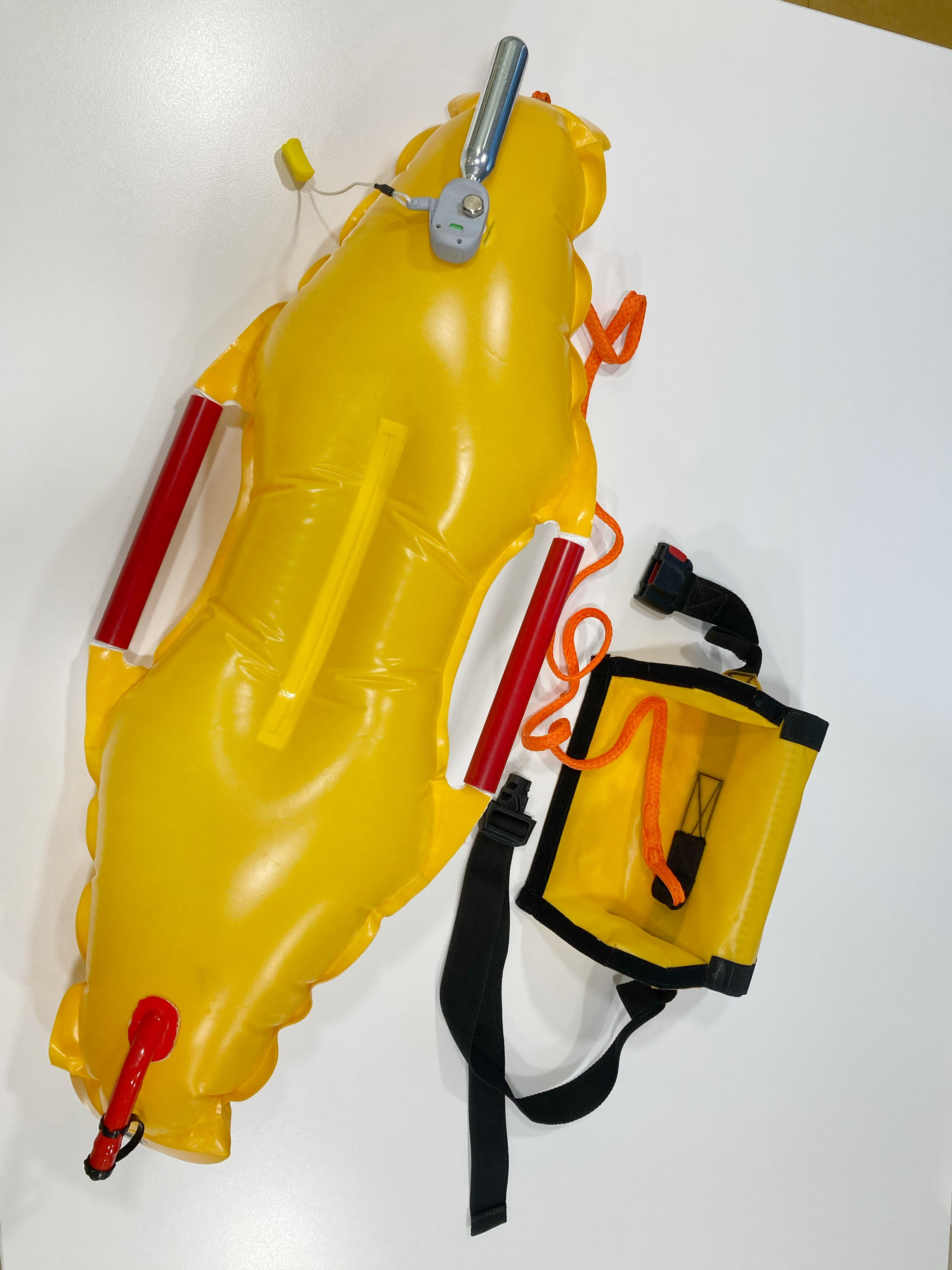 Quick RESCUE. New foldable, self-inflating, light and highly portable device for water rescue and lifesaving