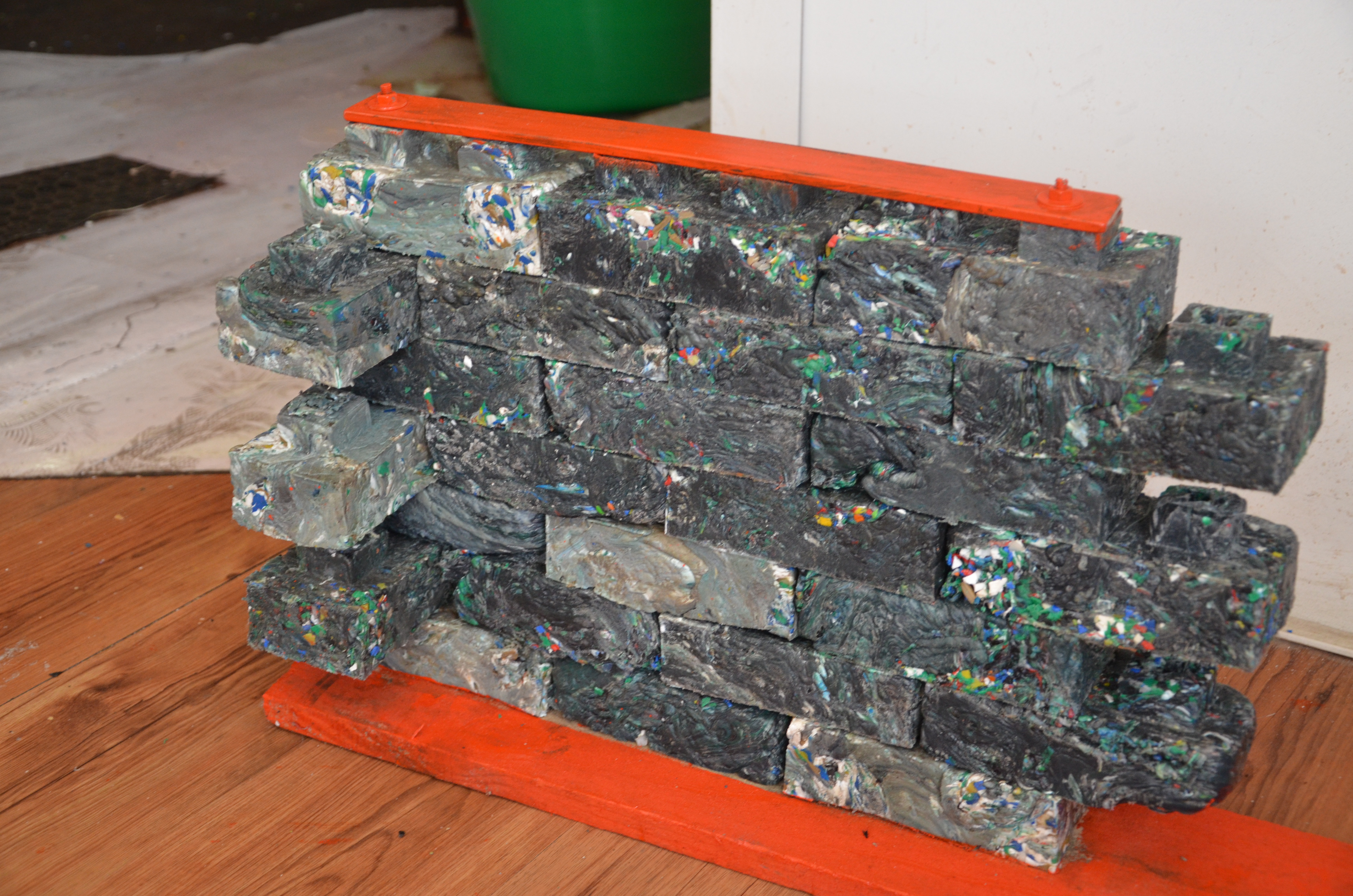 New way to treat plastic waste able to create new products for construction
